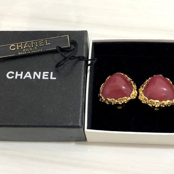 CHANEL Red Gripoix Stones Triangle Clip-On Earrings Gold Tone 28 Auth w/Box - Picture 10 of 10